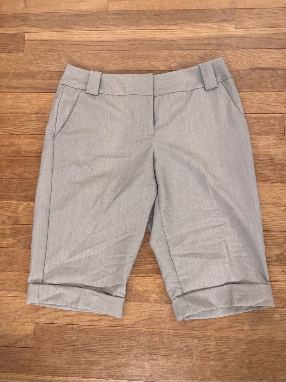 Worthington Women's Gray Modern Fit Bermuda Shorts - Size 10
b7